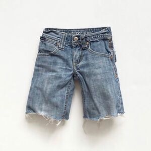 Guess distressed cut off denim shorts EUC 2T